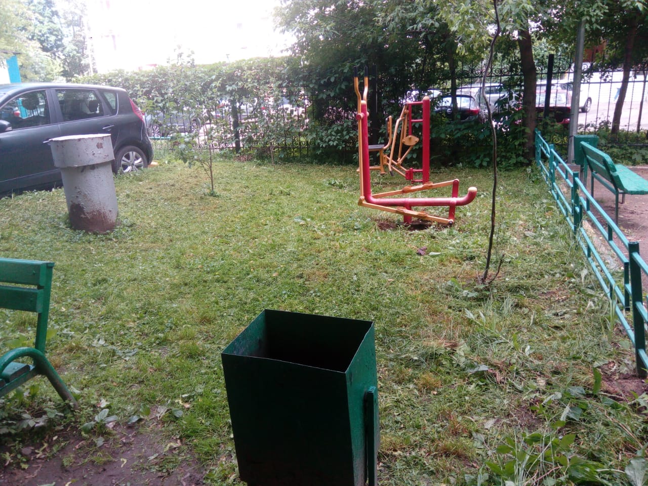 Дворы около домов на 9-й Парковой привели в порядок