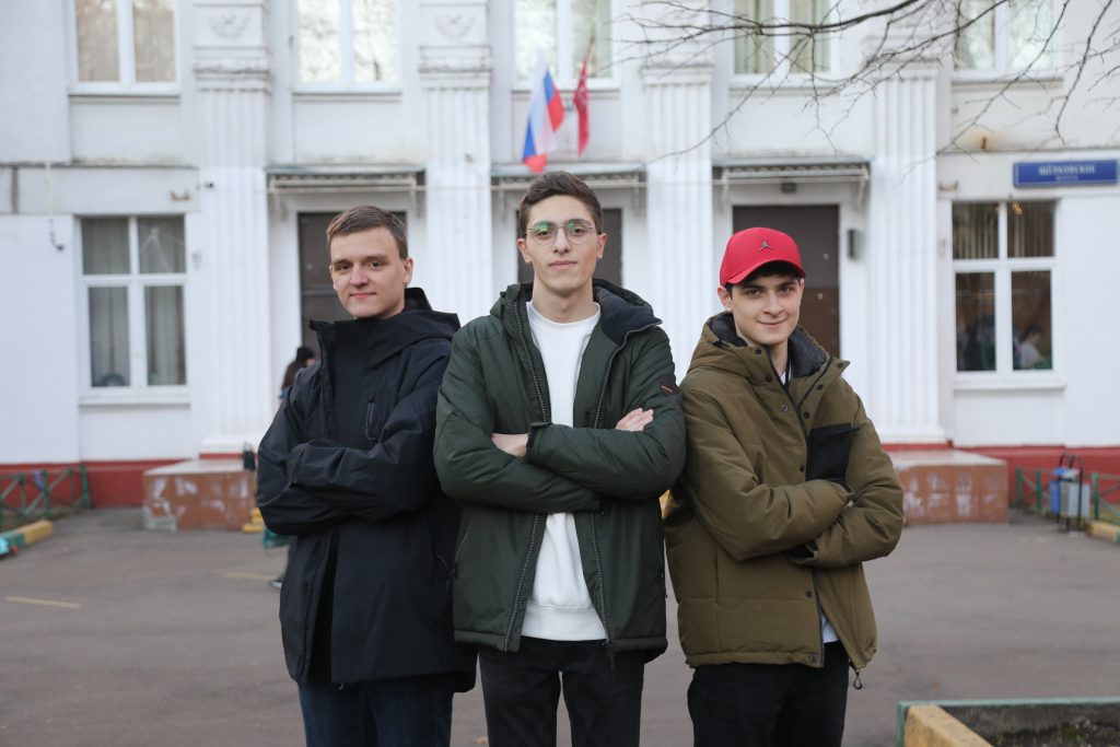На 13-й Парковой школьники задержали грабителя